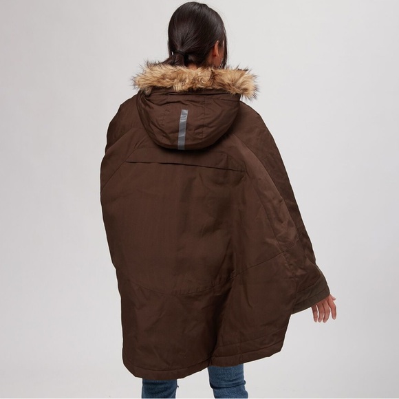 Fjallraven Luhkka Hooded Winter Cape - Picture 2 of 10